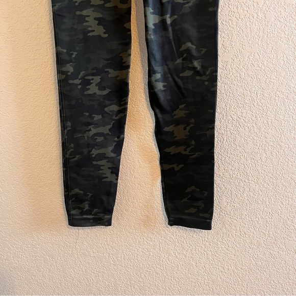 SPANX Look At Me Now Green Camo Cropped Skinny Seamless Leggings Size XL - Picture 5 of 10